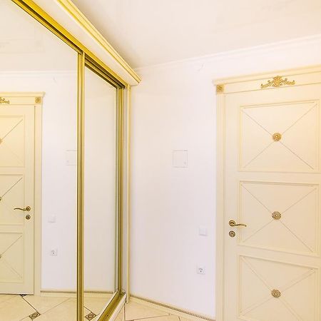 Vip Apartmen Sumy Eksteriør billede